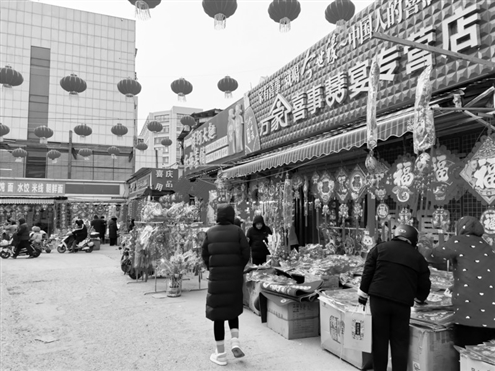 临近春节,济南婚庆礼品市场生意火爆